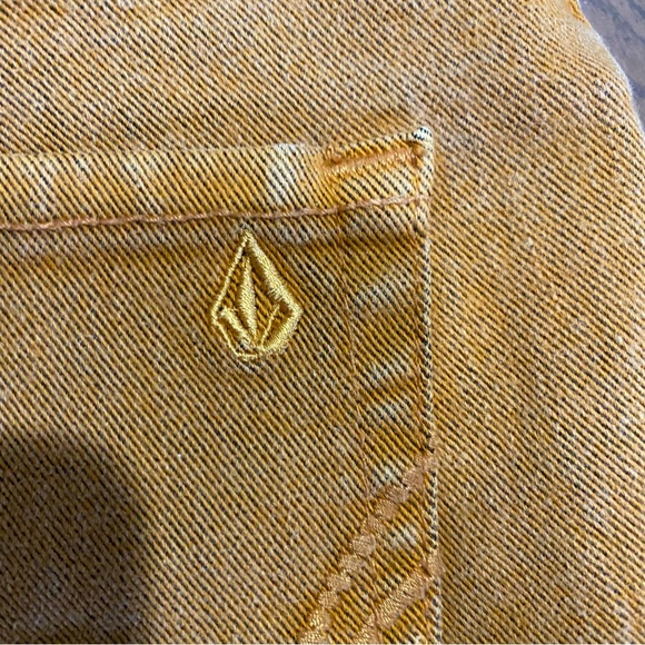 Volcom sz 7 “what the twill” high waited shorts. Mustard color,perfect condition - Picture 9 of 12